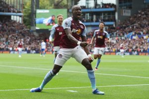 diaby thời còn ở Aston Villa