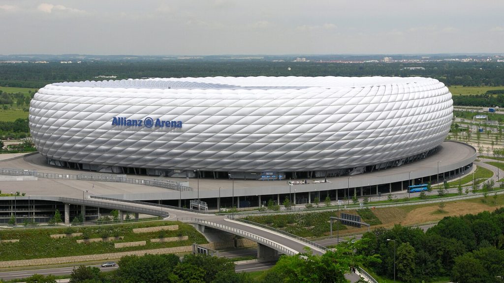 Toàn cảnh Allianz Arena sân nhà của Bayern Munich