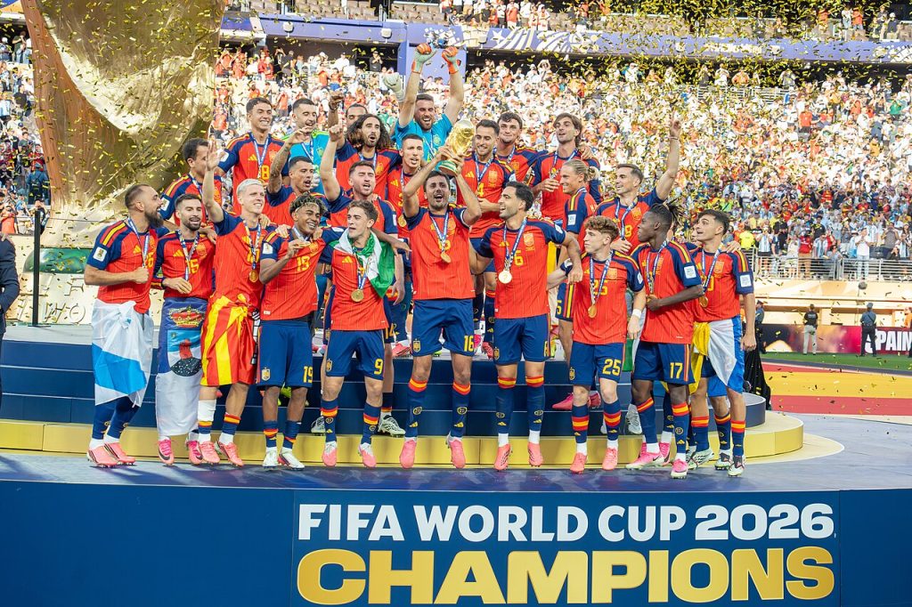 Ferran Torres World Cup 2026 cùng đội tuyển Tây Ban Nha nâng cúp