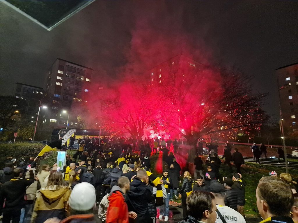Cầu thủ và cổ động viên BK Häcken ăn mừng chức vô địch Allsvenskan 2022