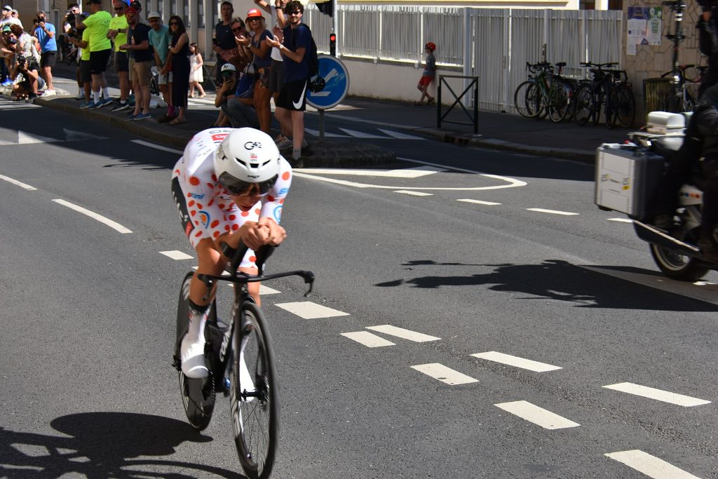 Tadej Pogacar chuẩn bị chặng 16 Tour de France 2026