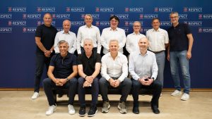 Các phụ trách trọng tài của UEFA thảo luận cách áp dụng VAR mùa 2026 27