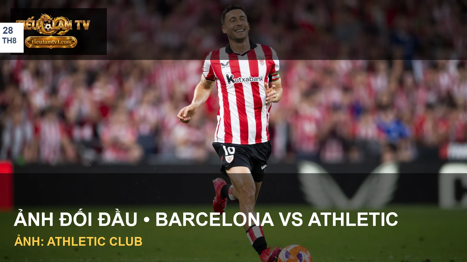 Cầu thủ Athletic Club tranh chấp với Barcelona