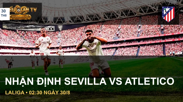 Cầu thủ Sevilla FC và huy hiệu Atlético Madrid trước trận LaLiga