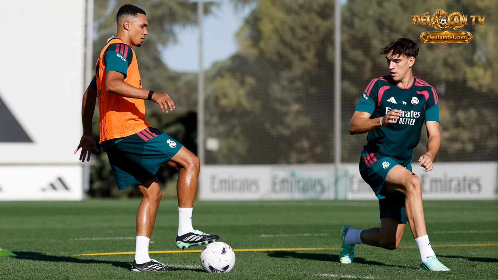 Real Madrid trong ảnh đội bóng trước trận Elche vs Real Madrid
