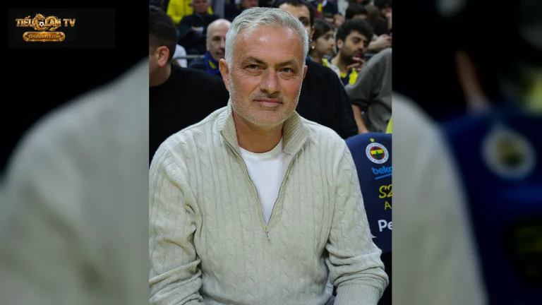 José Mourinho trên khán đài ngày 6/2/2025, ảnh tư liệu cho bài tái ngộ Inter